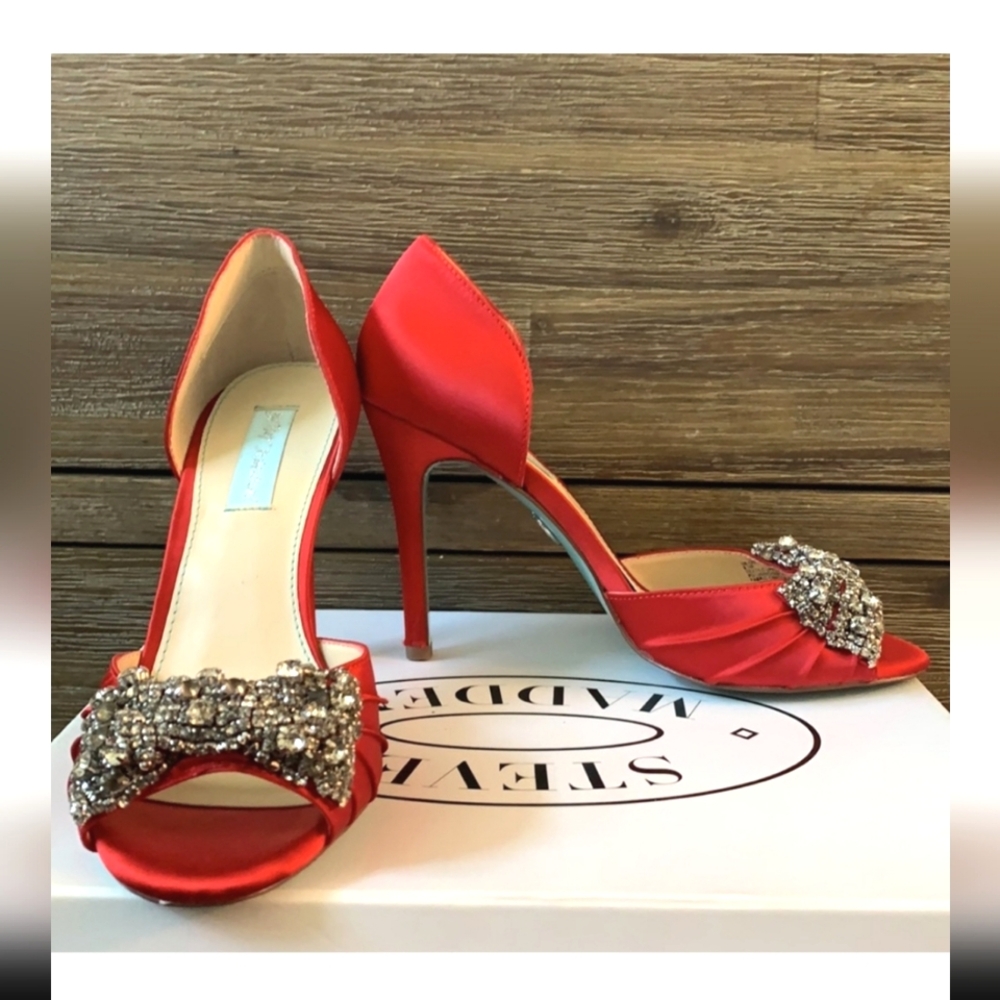 Betsey Johnson red satin jeweled bow heels, sz 8.5